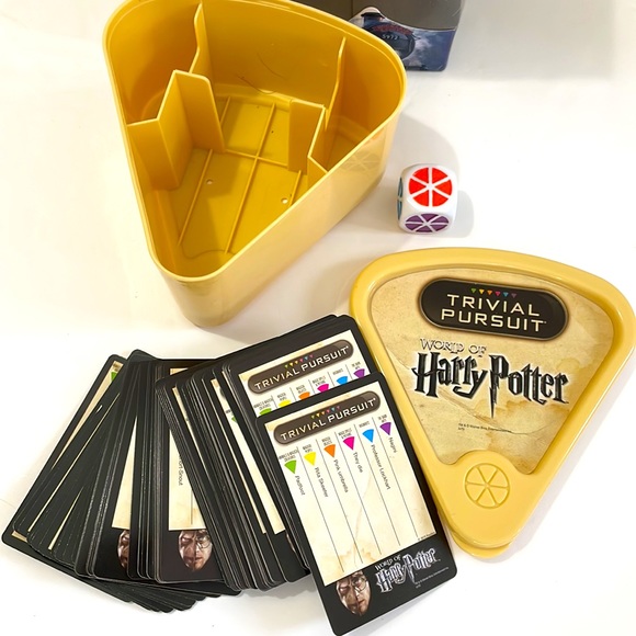 Harry Potter Trivial Pursuit Ages 8+ Harry Potter Trivia Over 600 Questions - Picture 4 of 8